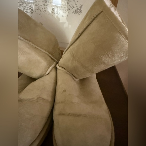 UGG Australia Women's Classic Short Shearling Leather Winter Boots Sand Size 7 - Picture 8 of 8